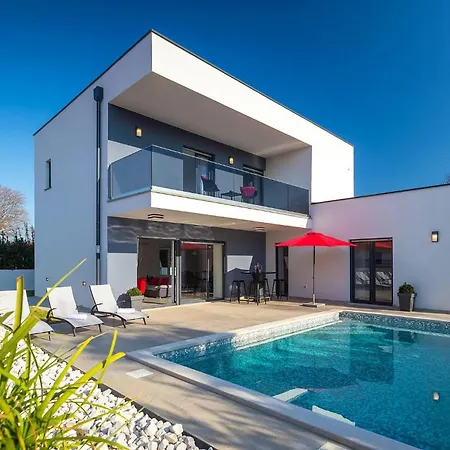Holiday home Emica